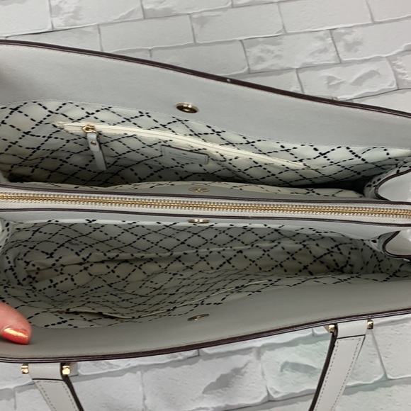 Kate Spade Miles Newbury Lane Leather Shoulder bag. Light gray. Snap zip closure - Picture 7 of 15